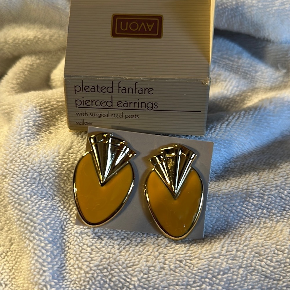 Avon 1990 Vintage Pleated Fanfare Yellow Pierced Earrings